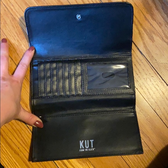 ⚓️ 2/ $50⚓️ Black & White Striped Wallet - Picture 2 of 8